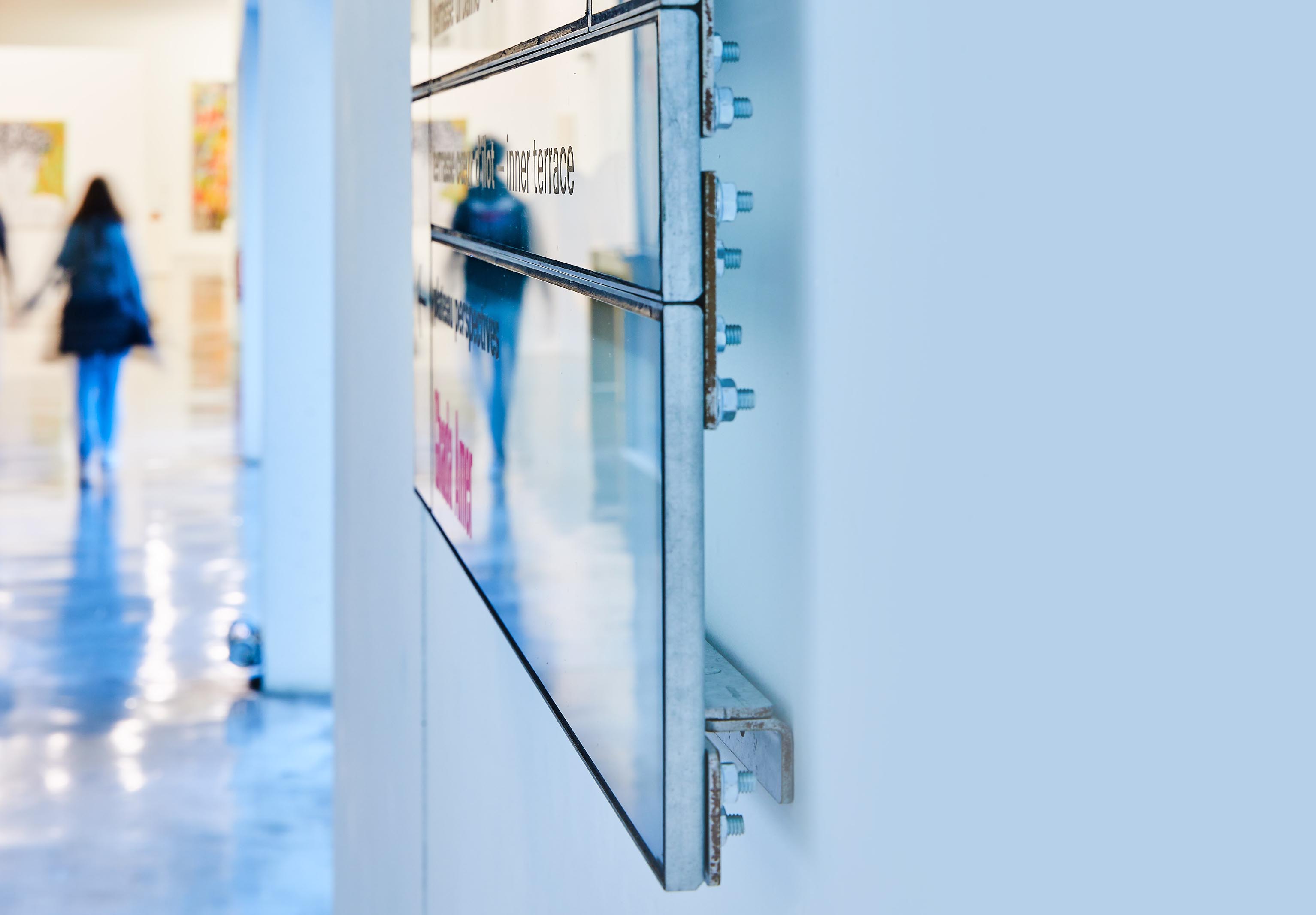 Panneau de verre de signalétique