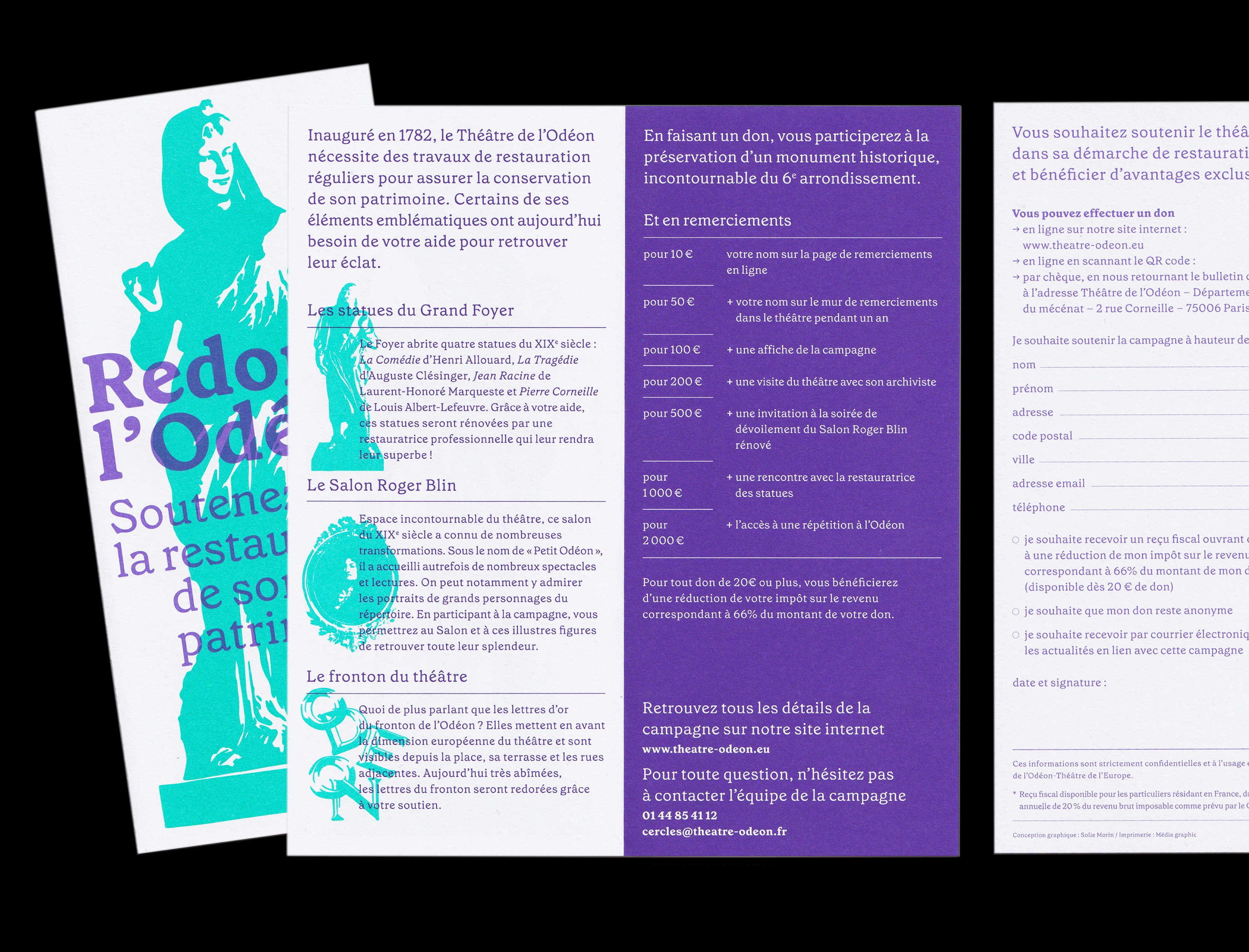 Vue des dépliants “Redorer l’Odéon” ouverts.